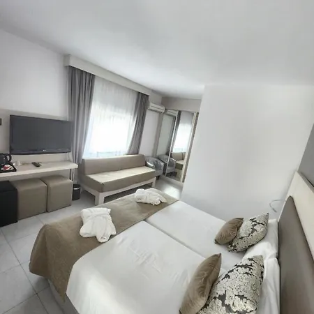 Diamante Boutique ホテル 4*